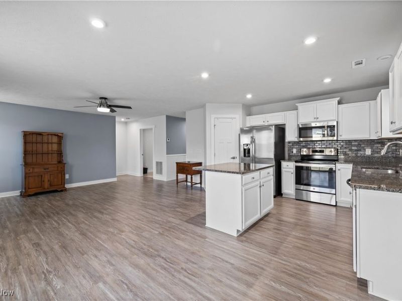 320 Pebble Creek Court, Amherst, OH 44001 Photo 14