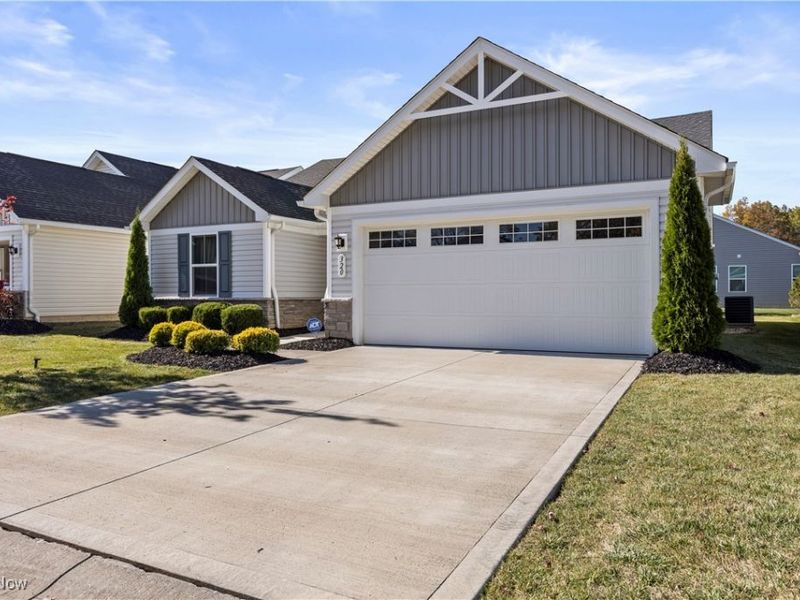 320 Pebble Creek Court, Amherst, OH 44001 Photo 2