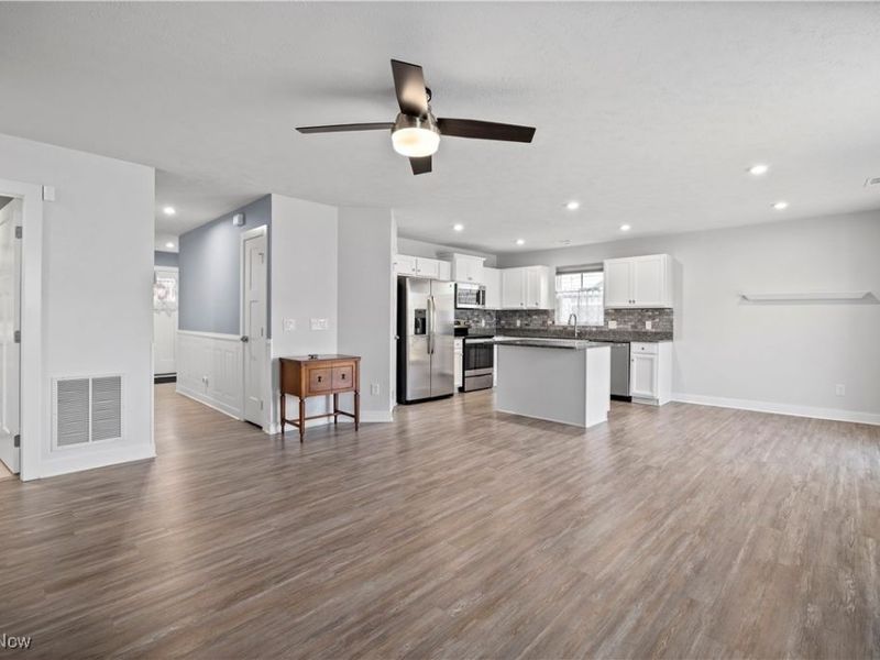 320 Pebble Creek Court, Amherst, OH 44001 Photo 6