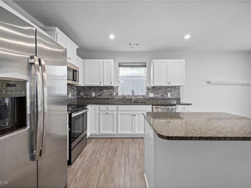 320 Pebble Creek Court, Amherst, OH 44001 Photo 9