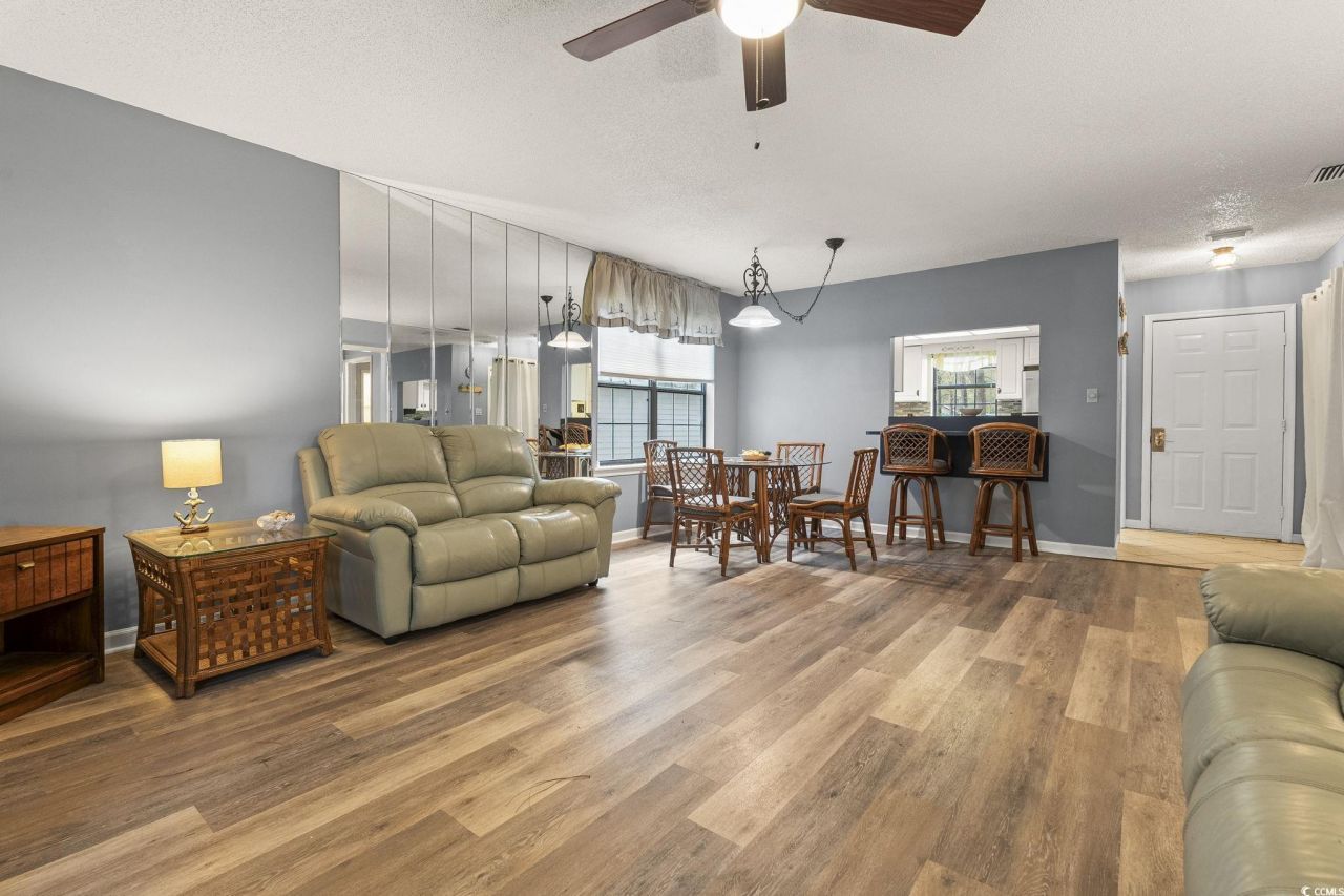 6658 Wisteria Dr. Photo 10