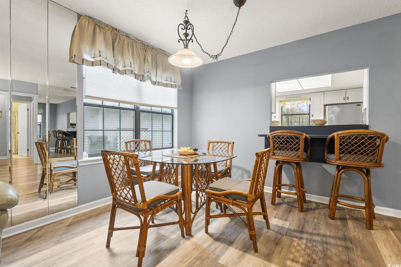 6658 Wisteria Dr. Photo 7