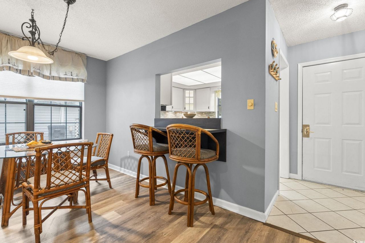 6658 Wisteria Dr. Photo 8