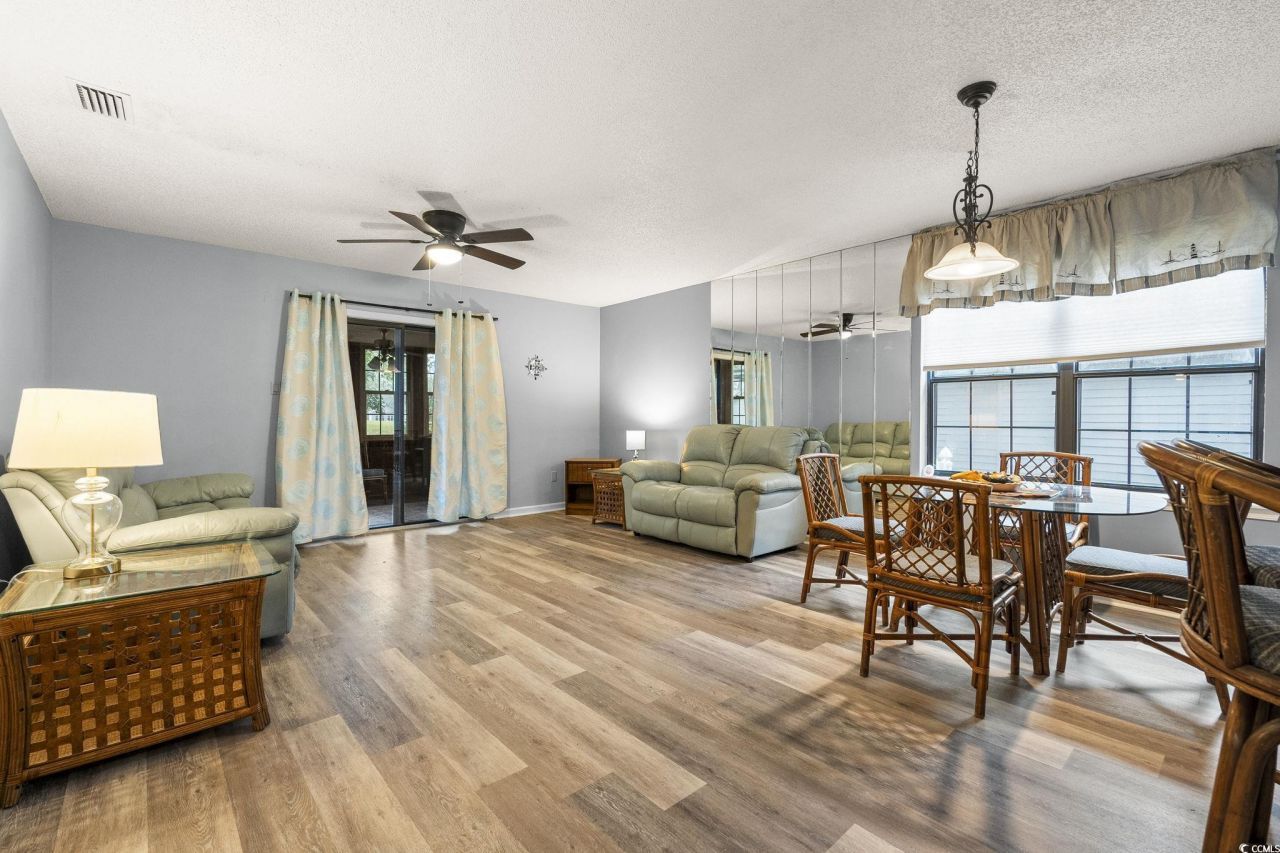 6658 Wisteria Dr. Photo 9