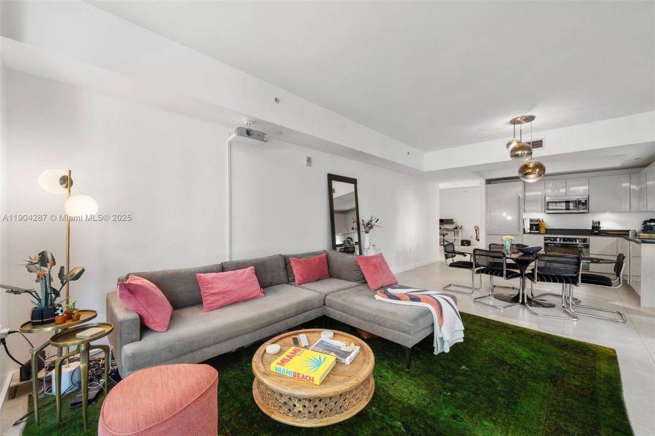 1010 Brickell Ave, Unit 1706, Miami, FL 33131 Photo