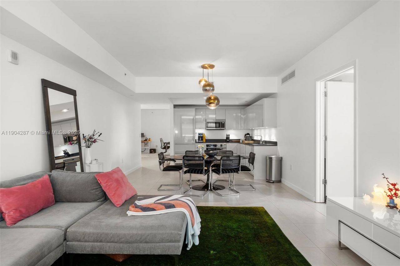 1010 Brickell Ave, Unit 1706, Miami, FL 33131 Photo