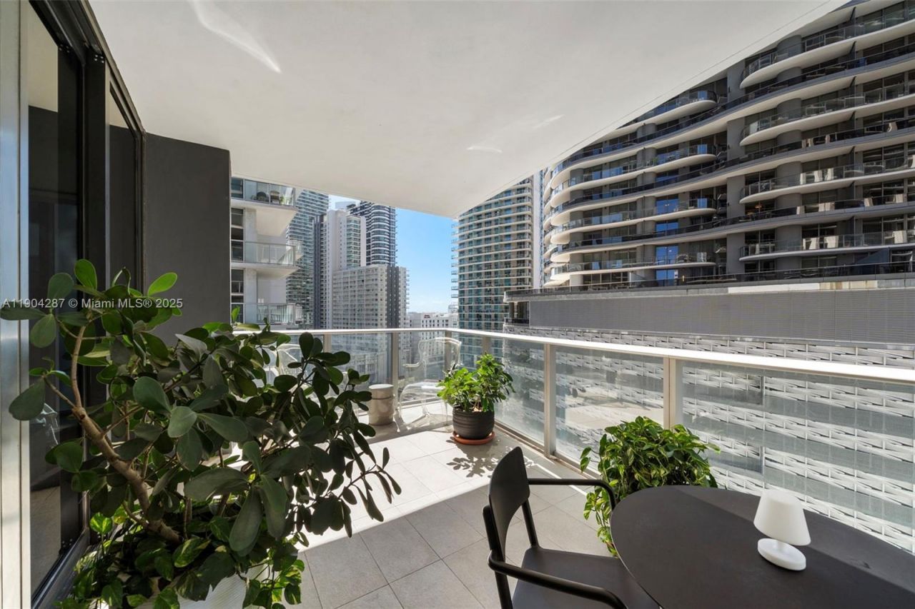 1010 Brickell Ave, Unit 1706, Miami, FL 33131 Photo