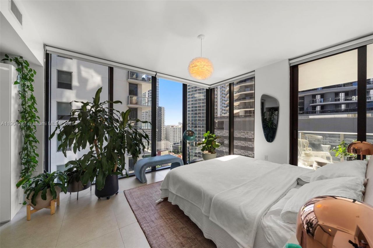 1010 Brickell Ave, Unit 1706, Miami, FL 33131 Photo