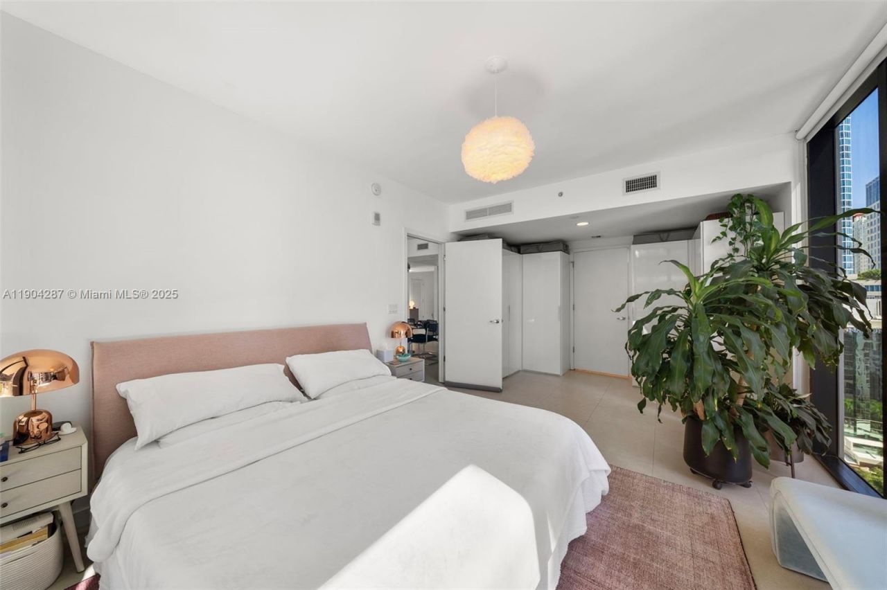 1010 Brickell Ave, Unit 1706, Miami, FL 33131 Photo