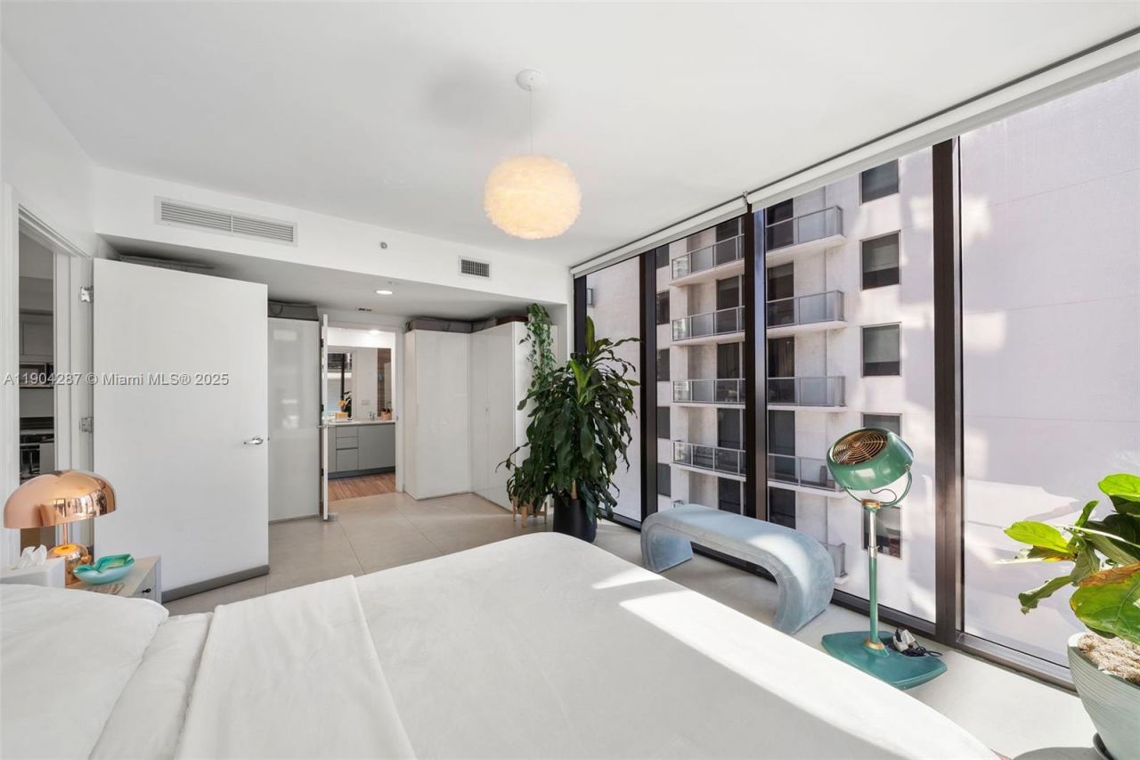 1010 Brickell Ave, Unit 1706, Miami, FL 33131 Photo