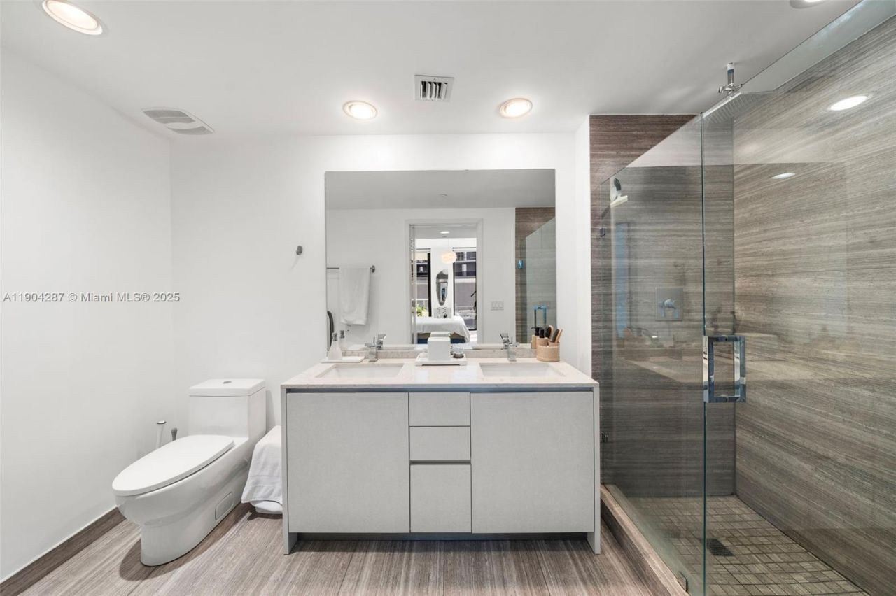 1010 Brickell Ave, Unit 1706, Miami, FL 33131 Photo