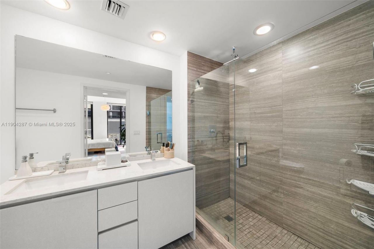 1010 Brickell Ave, Unit 1706, Miami, FL 33131 Photo