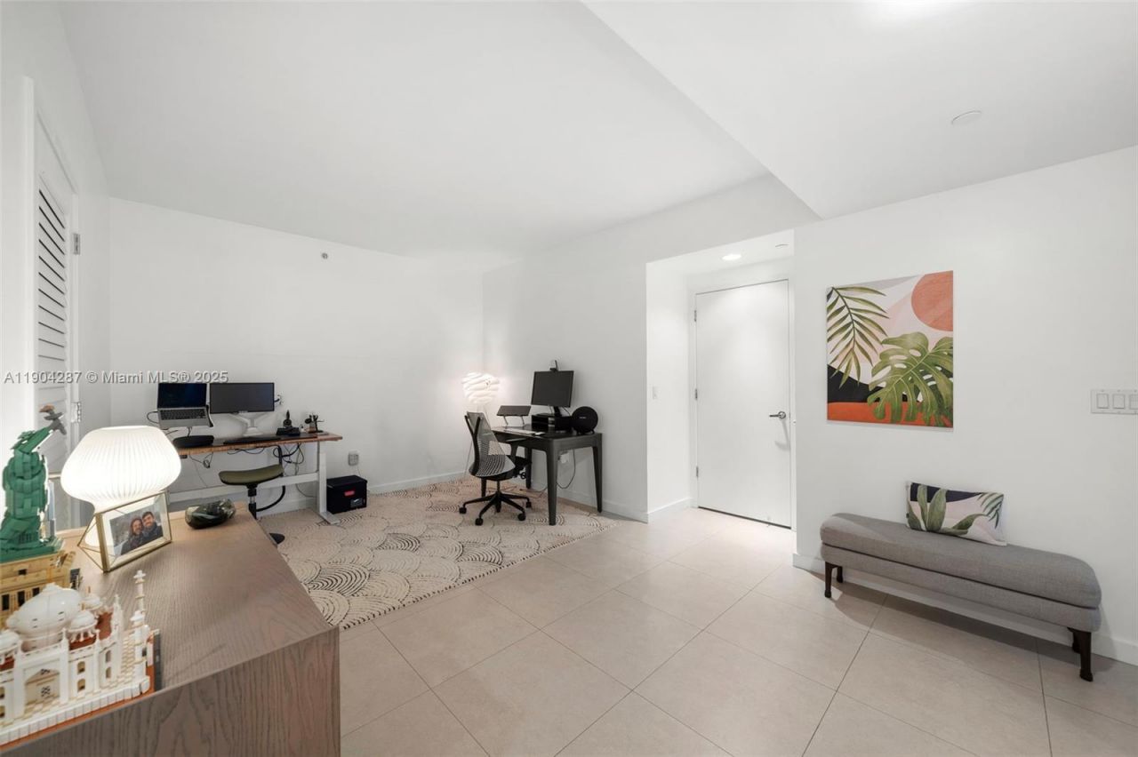 1010 Brickell Ave, Unit 1706, Miami, FL 33131 Photo