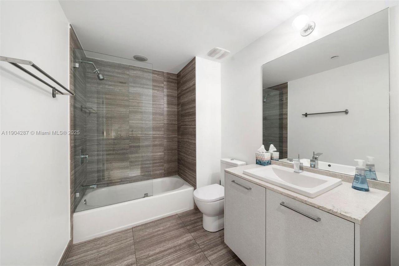 1010 Brickell Ave, Unit 1706, Miami, FL 33131 Photo