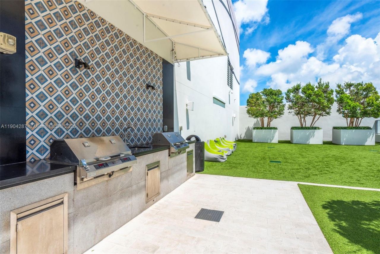 1010 Brickell Ave, Unit 1706, Miami, FL 33131 Photo