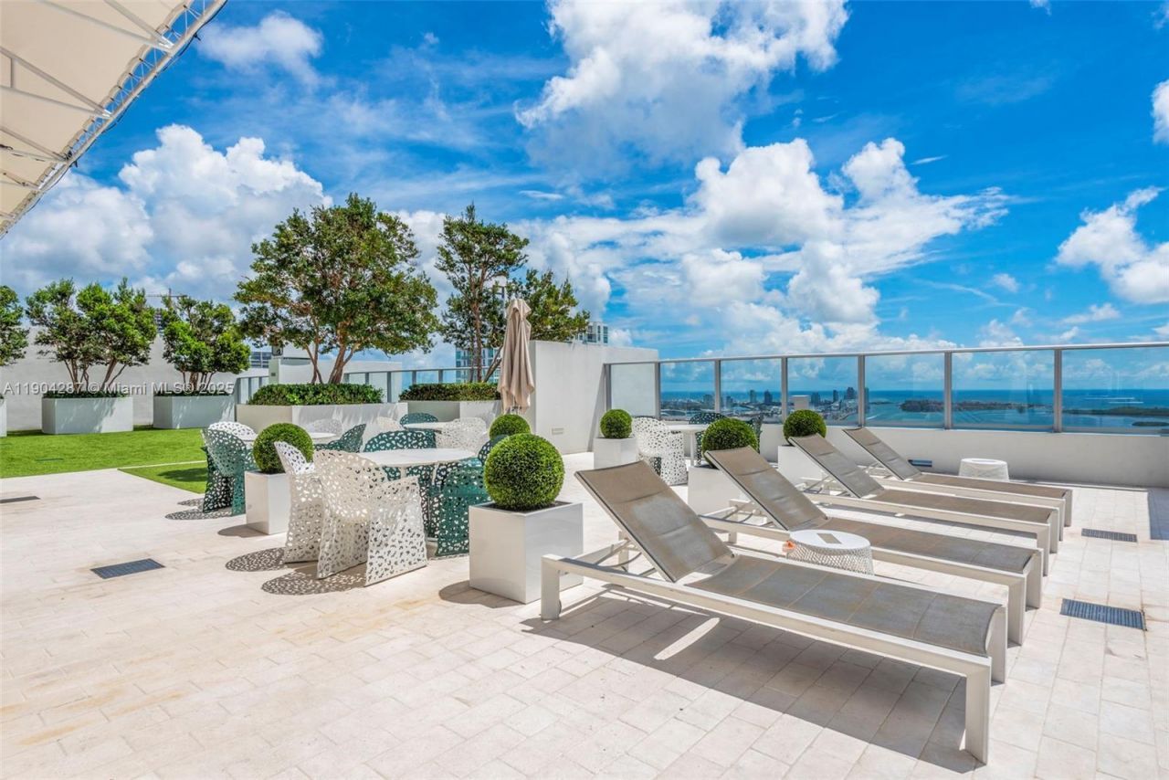 1010 Brickell Ave, Unit 1706, Miami, FL 33131 Photo