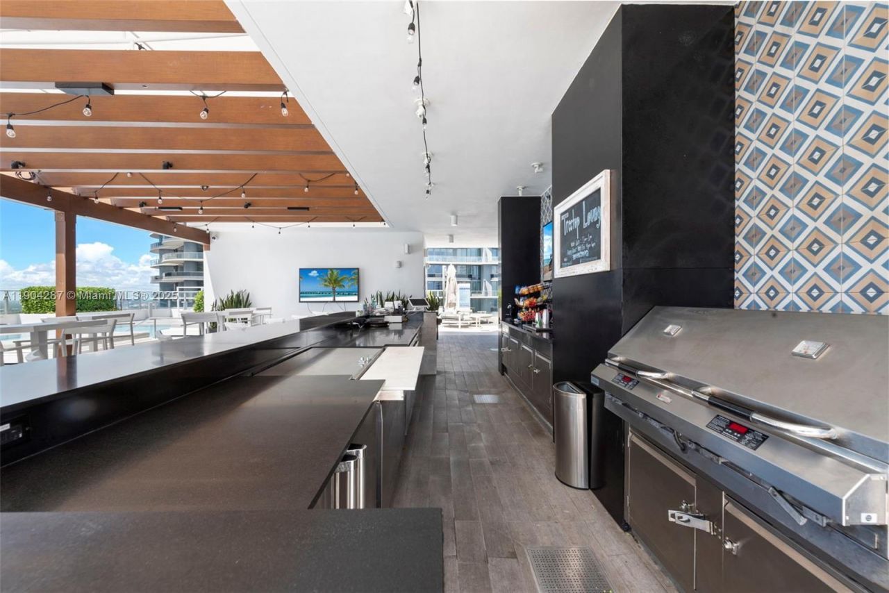 1010 Brickell Ave, Unit 1706, Miami, FL 33131 Photo