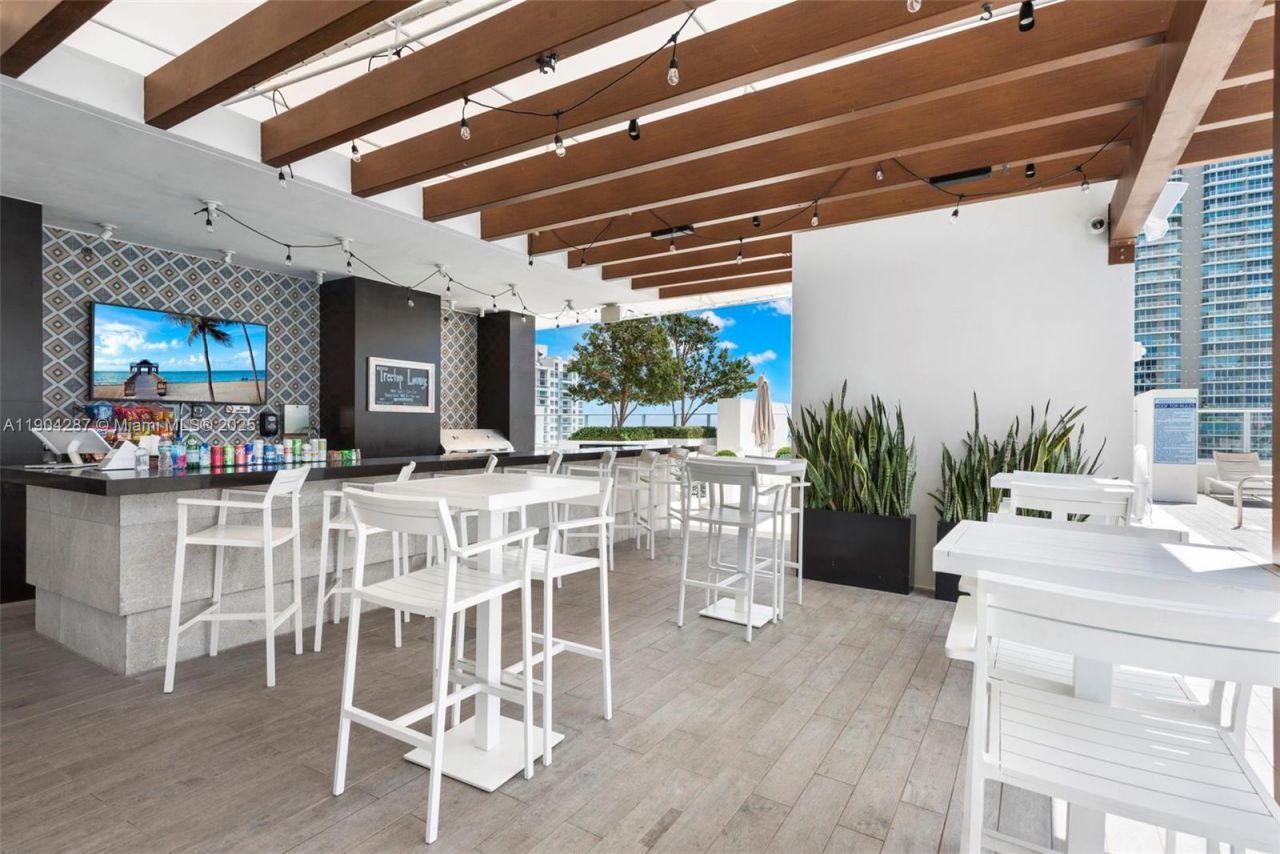 1010 Brickell Ave, Unit 1706, Miami, FL 33131 Photo