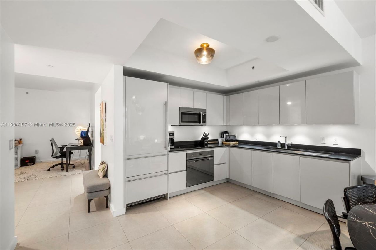 1010 Brickell Ave, Unit 1706, Miami, FL 33131 Photo