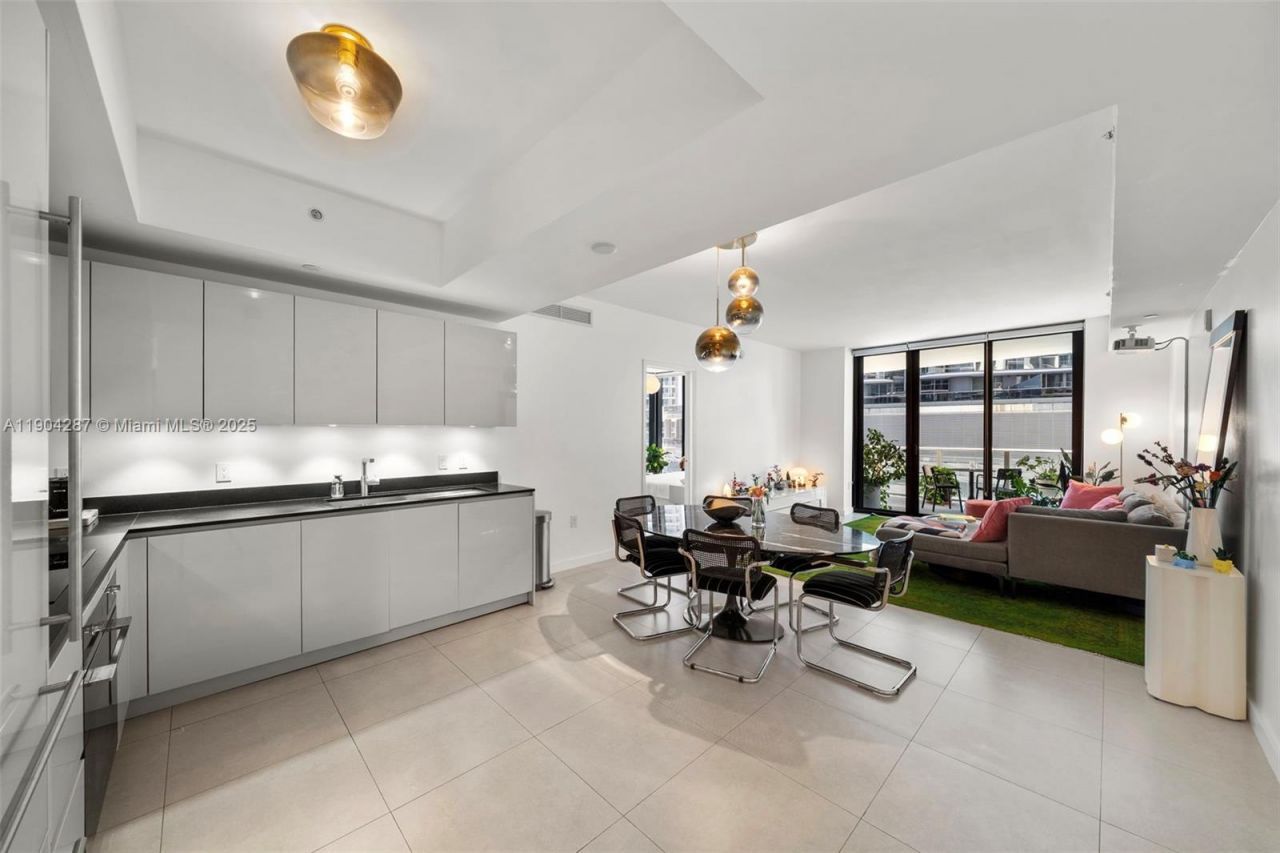 1010 Brickell Ave, Unit 1706, Miami, FL 33131 Photo