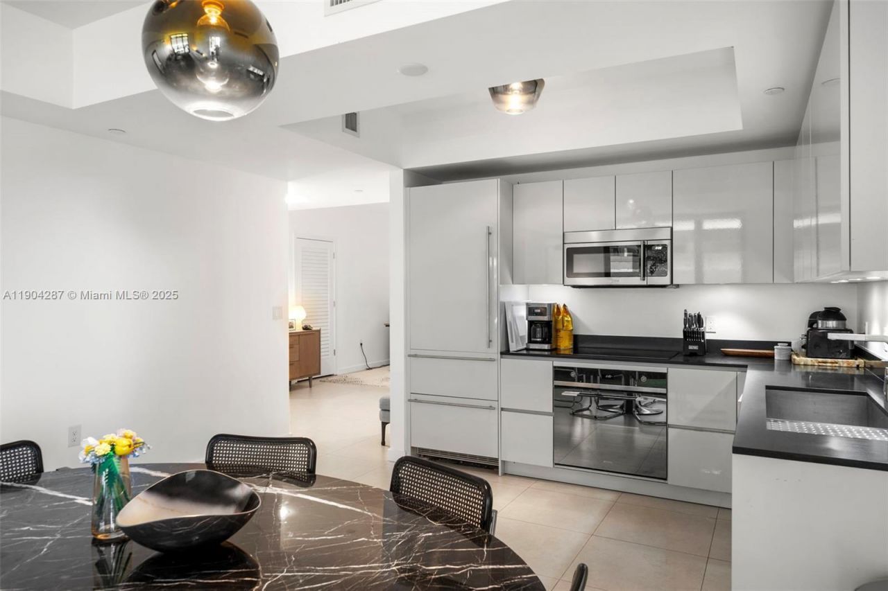 1010 Brickell Ave, Unit 1706, Miami, FL 33131 Photo