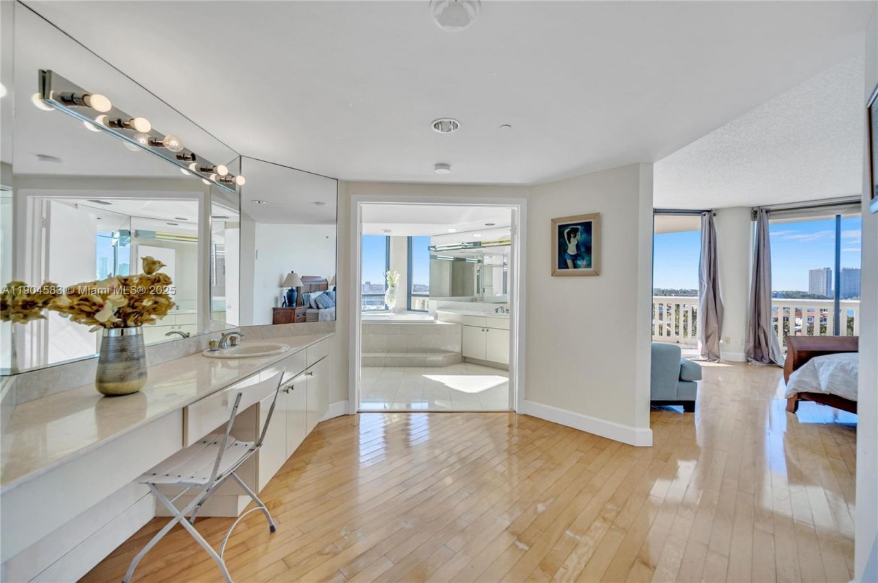 2000 Island Blvd, Unit 806, Aventura, FL 33160 Photo