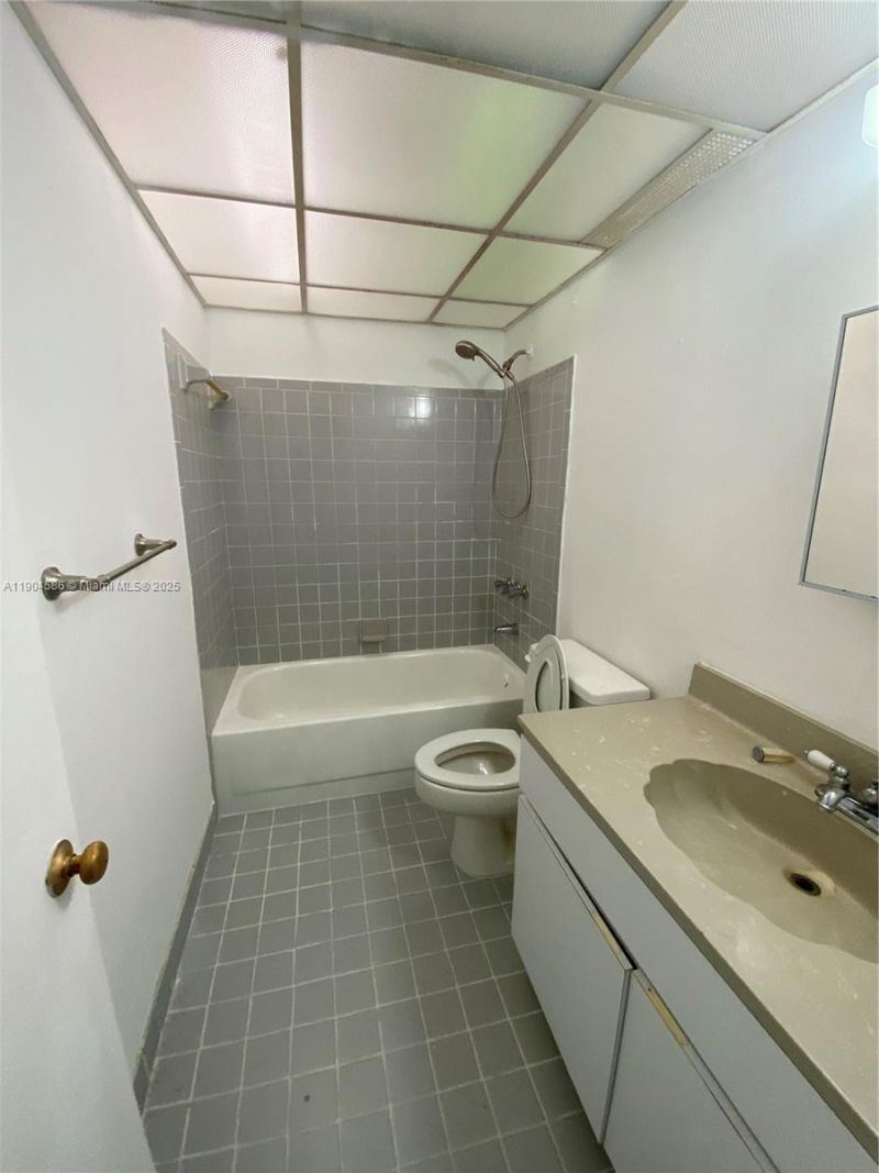 8261 SW 128th St, Unit 211, Pinecrest, FL 33156 Photo