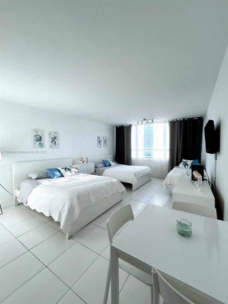 5445 Collins Ave, Unit 617, Miami Beach, FL 33140 Photo