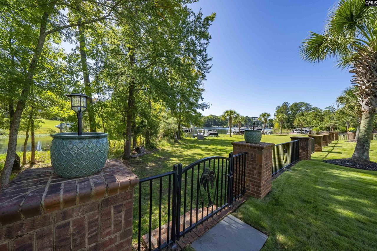 205 Palm Lake Drive Photo 32