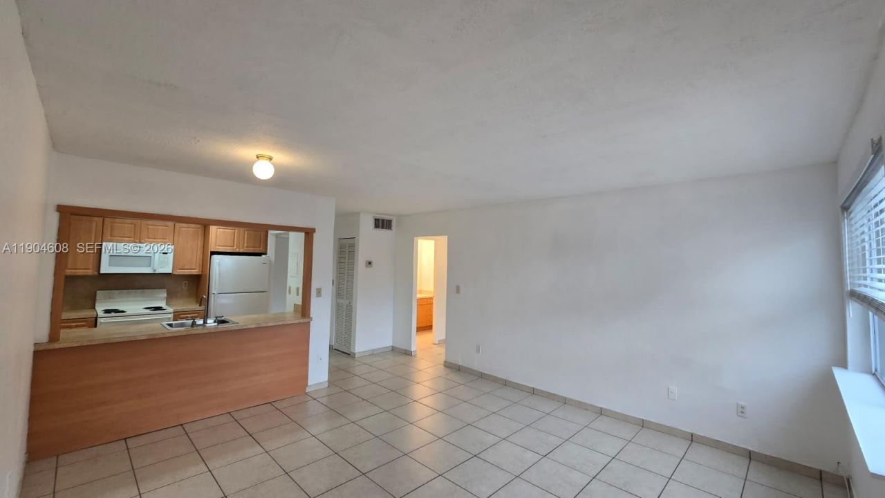 5501 NW 7th St, Unit E216, Miami, FL 33126 Photo