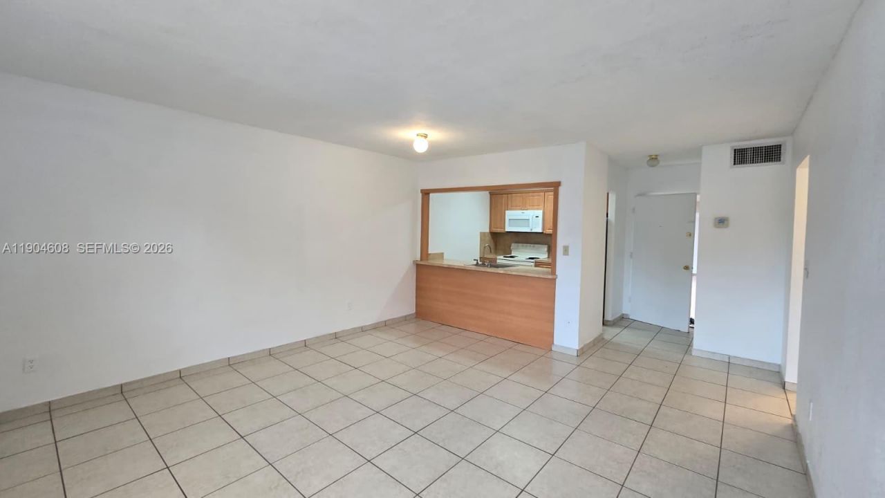 5501 NW 7th St, Unit E216, Miami, FL 33126 Photo