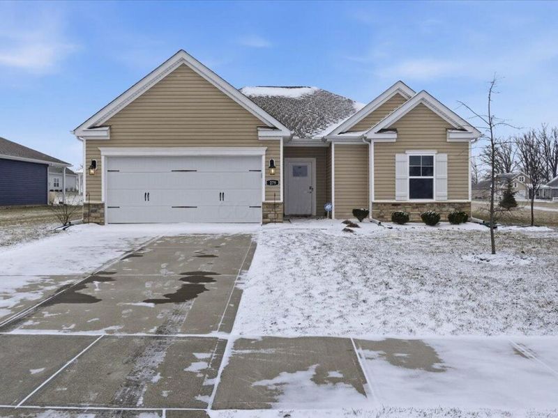 279 Mannaseh Drive W, Granville, OH 43023 Photo 1