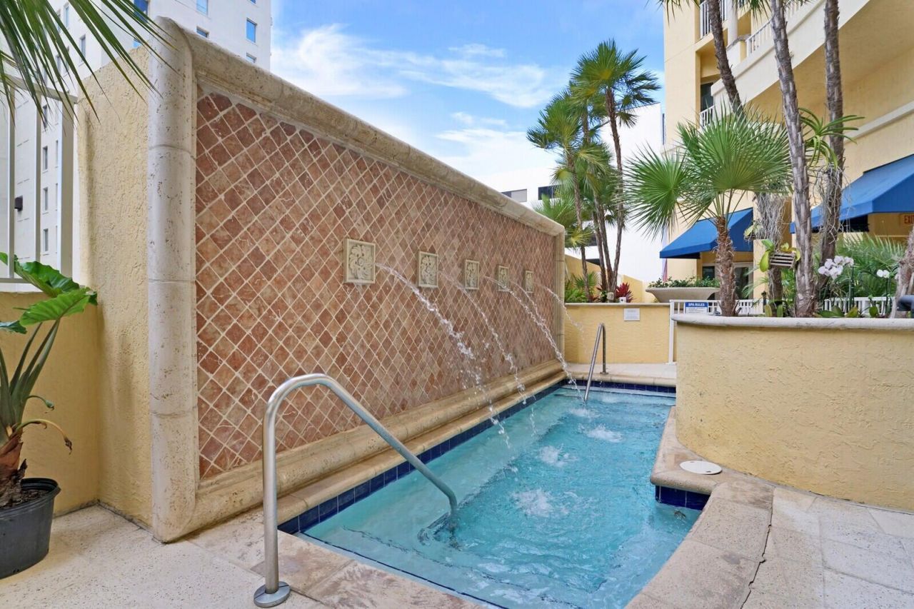 201 S Narcissus Avenue, Unit 601, West Palm Beach, FL 33401 Photo