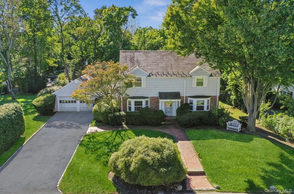 52 Glenwood Lane, East Hills, NY 11577 Main Photo