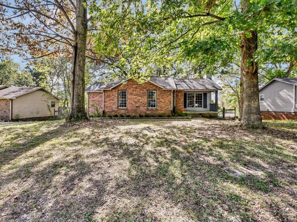 810 R S Bradley Blvd, Clarksville, TN 37042