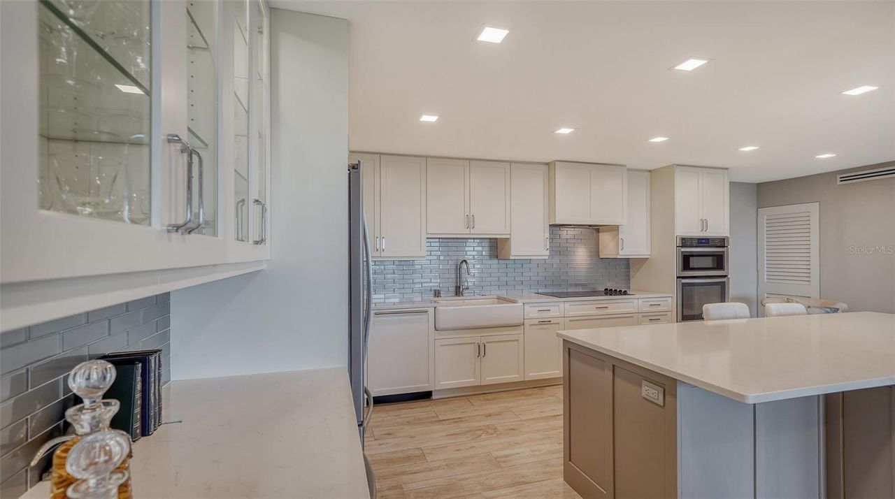 2295 Gulf Of Mexico Drive, Unit 115S, Longboat Key, FL 34228 Photo