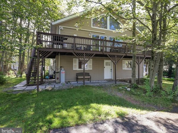 6323 VENTNOR DRIVE, TOBYHANNA, PA 18466