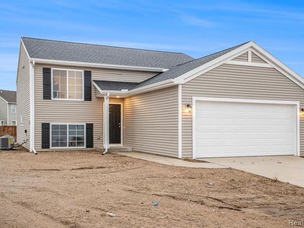 200 Wildflower Drive, Hillsdale, MI 49242