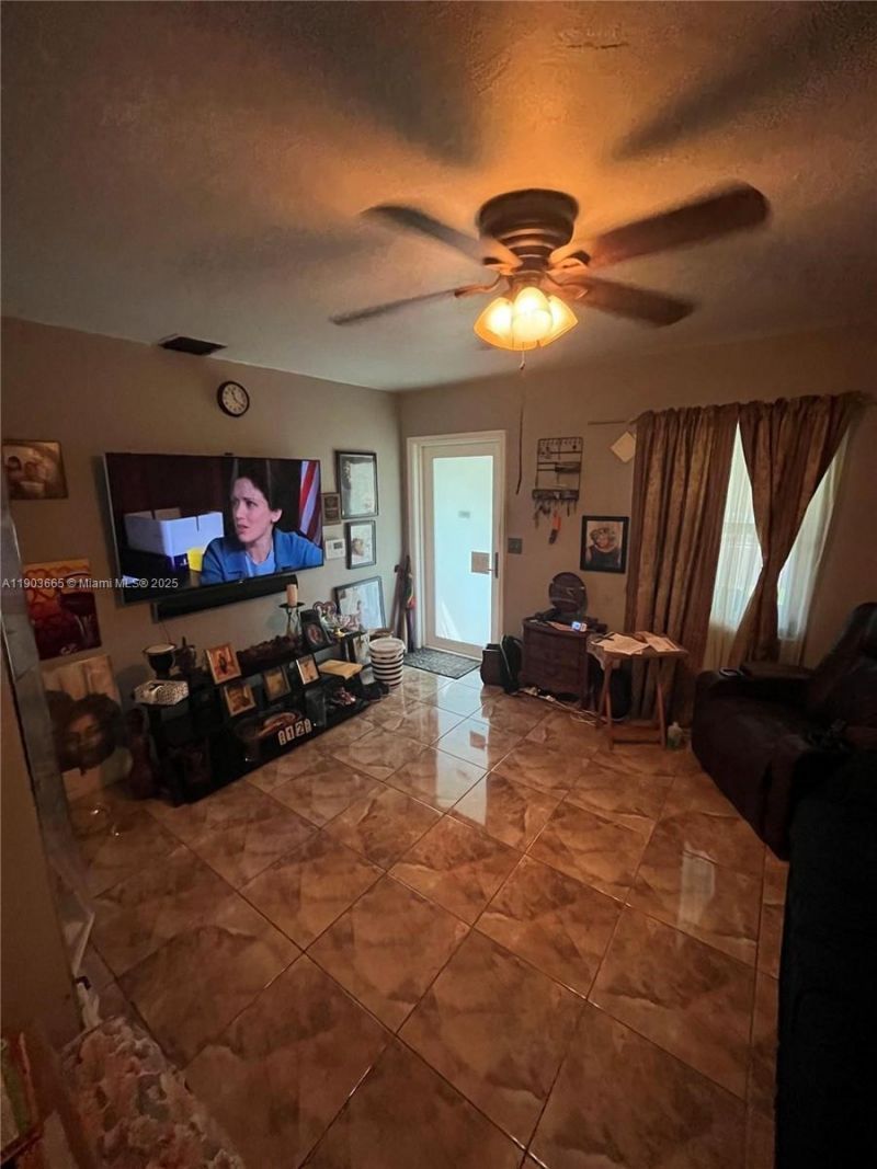 1733 NW 40th Street, Miami, FL 33142 Photo