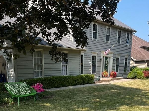 1099 W JEFFERSON Avenue, Naperville, IL 60540