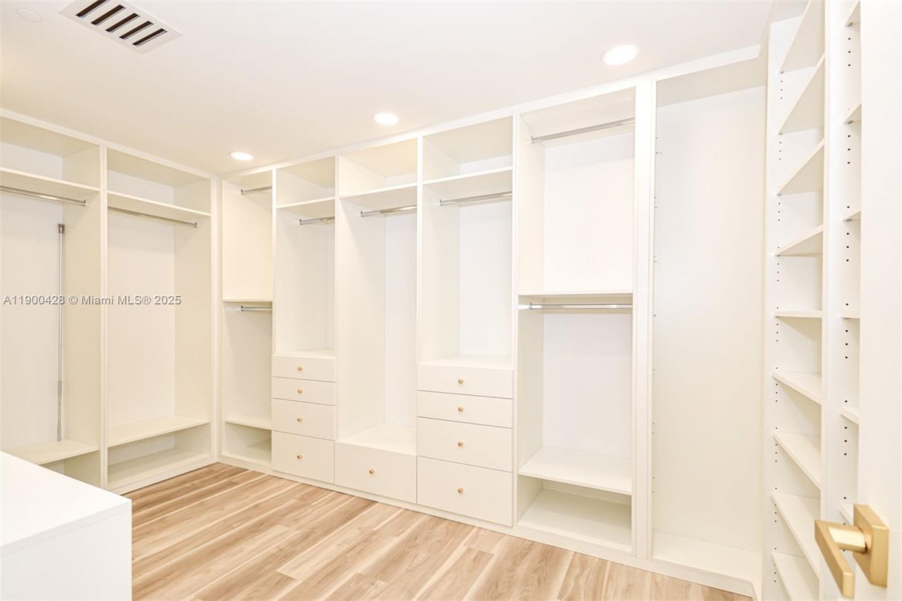 10101 Collins Ave, Unit 7D, Bal Harbour, FL 33154 Photo