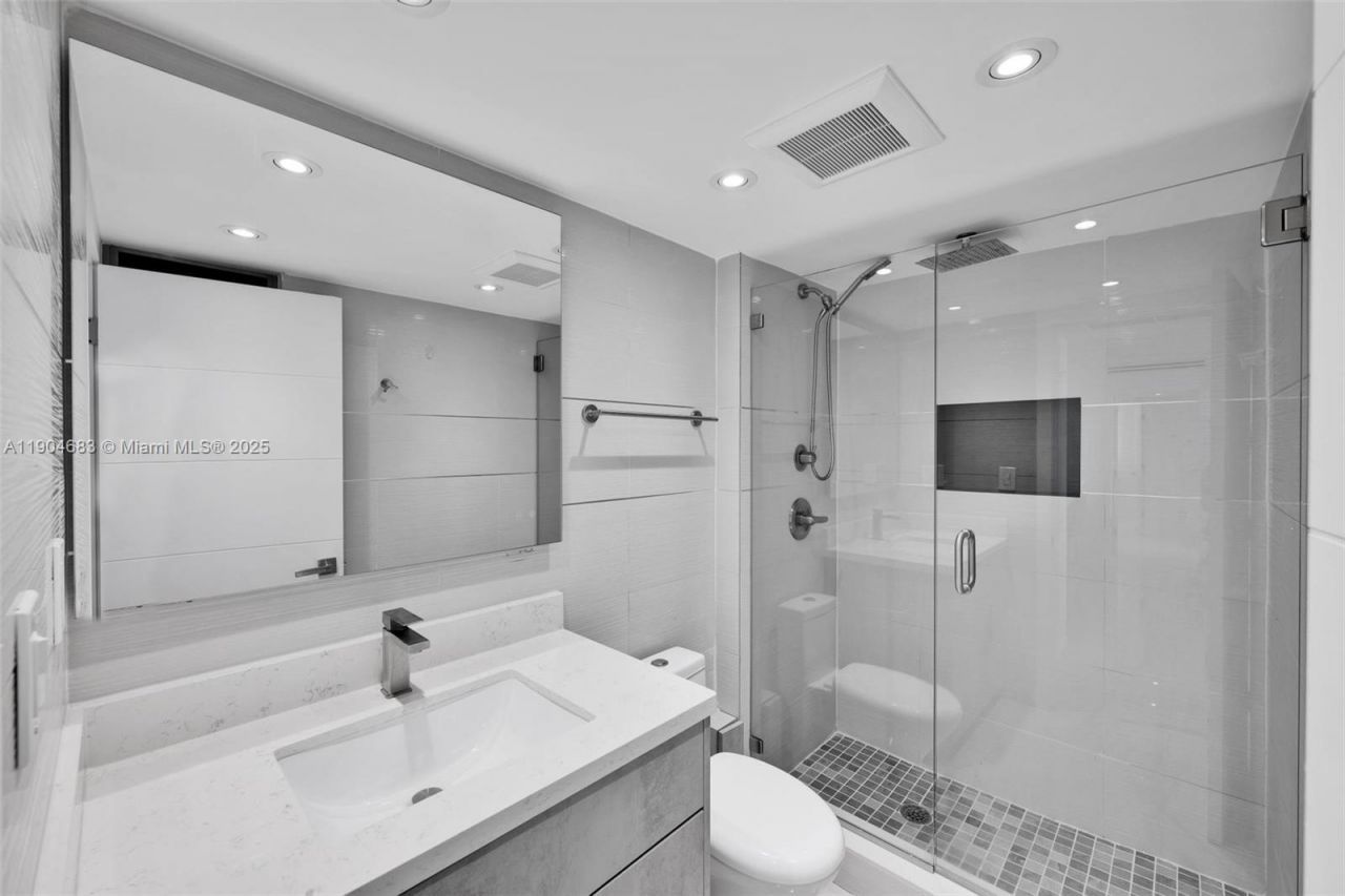 3140 S Ocean Dr, Unit 1011, Hallandale Beach, FL 33009 Photo