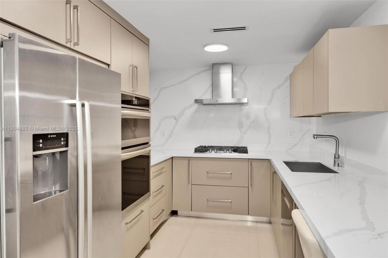 3140 S Ocean Dr, Unit 1011, Hallandale Beach, FL 33009 Photo