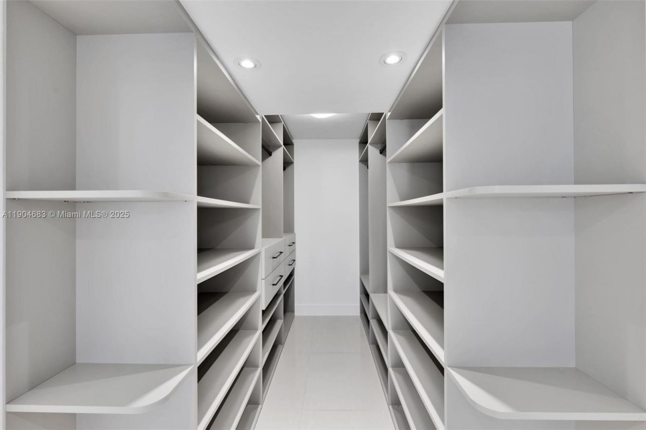 3140 S Ocean Dr, Unit 1011, Hallandale Beach, FL 33009 Photo