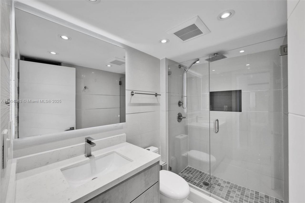 3140 S Ocean Dr, Unit 1011, Hallandale Beach, FL 33009 Photo