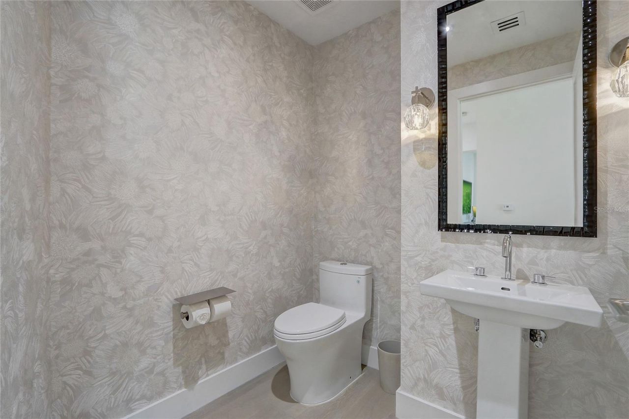 100 S Eola Drive, Unit 1614, Orlando, FL 32801 Photo