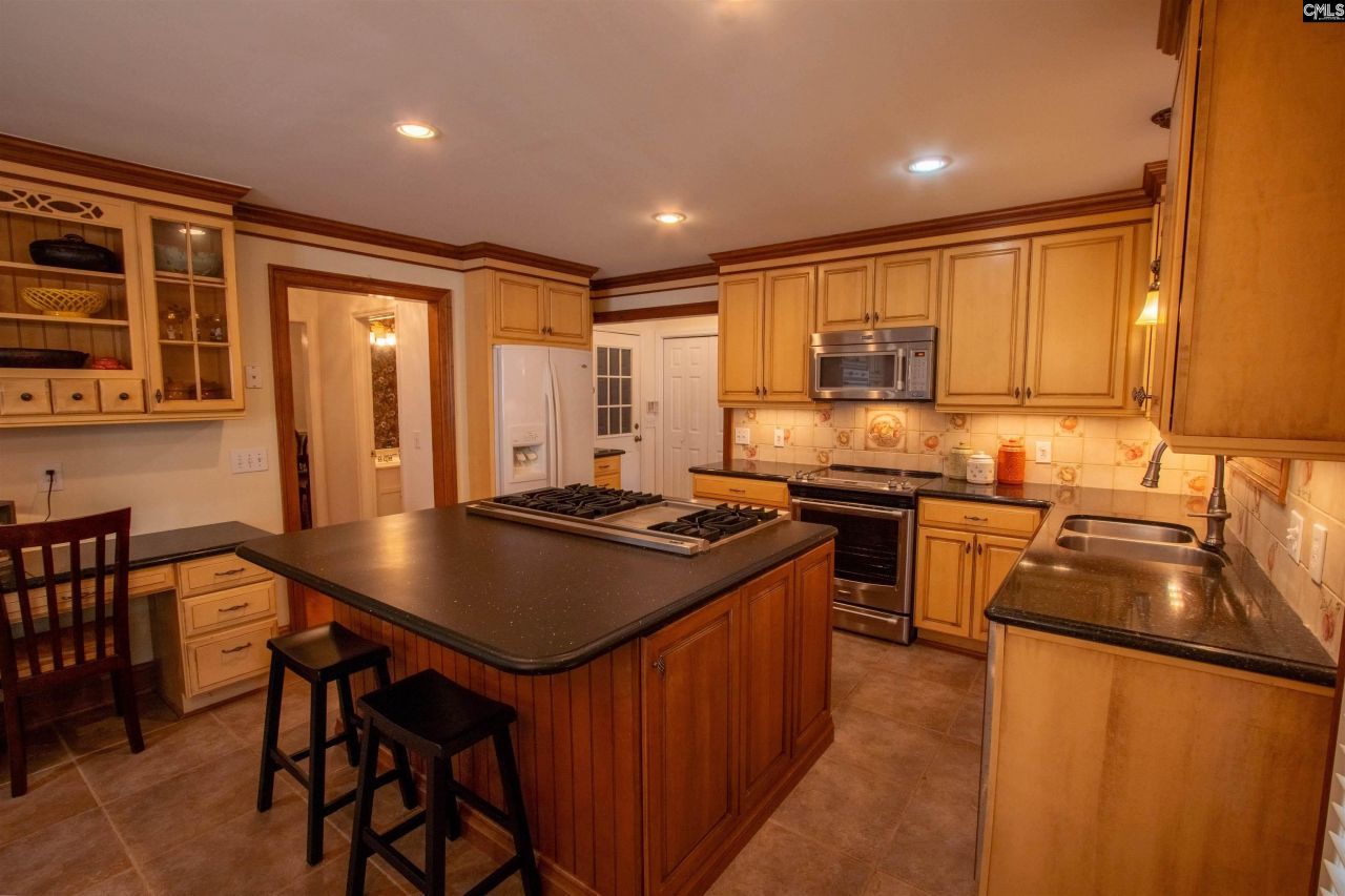 132 Forts Pond Road Photo 10