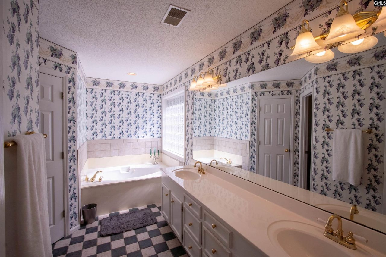 132 Forts Pond Road Photo 26