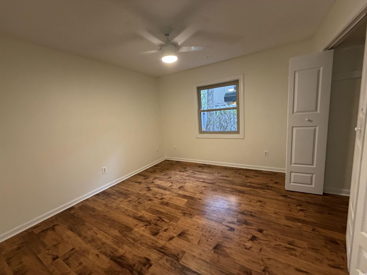 404 75th Ave N Photo 7