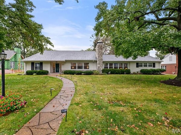 9015 Greenridge Drive, Richmond Heights, MO 63117